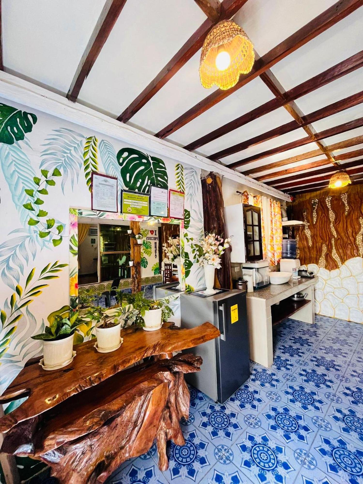 Precious Homestay-Family Room Burgos  ภายนอก รูปภาพ